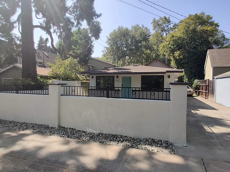 4116 C St — Photo 2