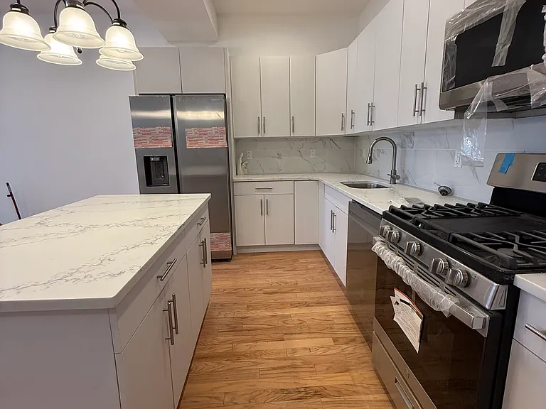 1569 Broadway #B — Photo 2