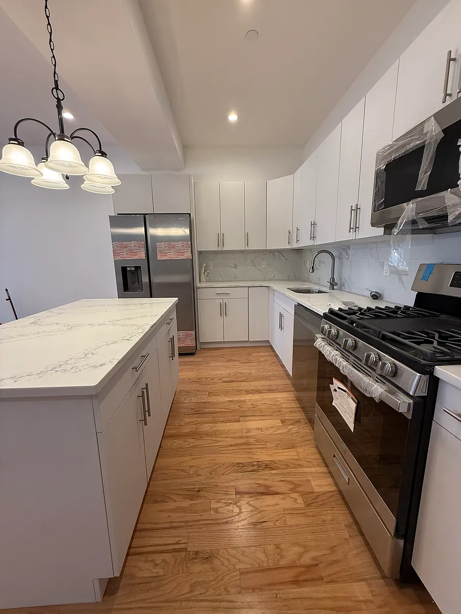 Building Photo - 1569 Broadway #B