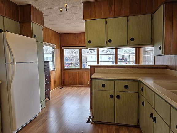3rd image of 12340 Badger Ln SE