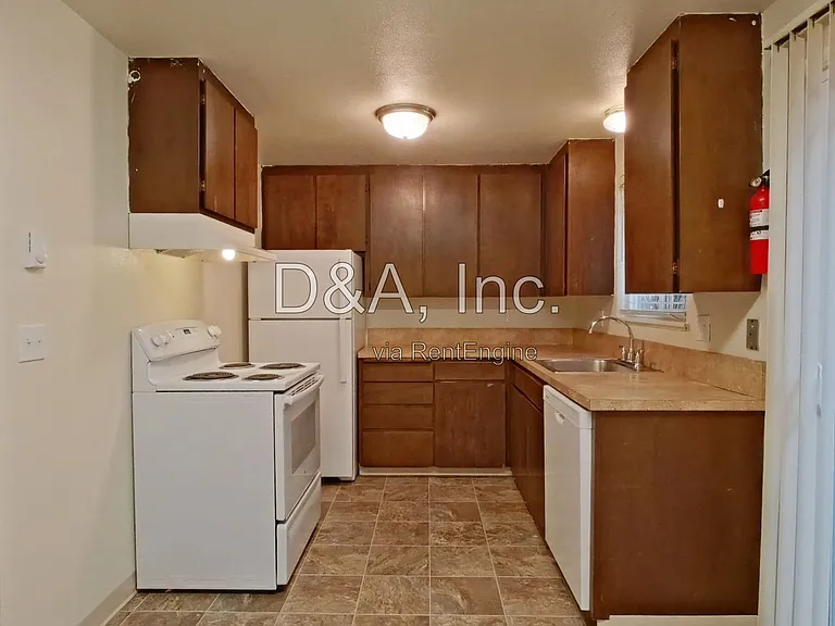 110 NE Conifer Blvd #11 — Photo 4