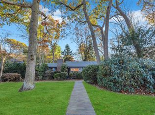 22 Bluetop Rd, East Setauket, NY 11733