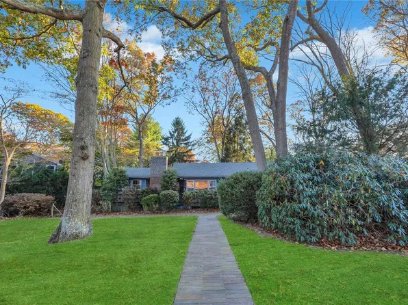 22 Bluetop Road, Setauket, NY 11733