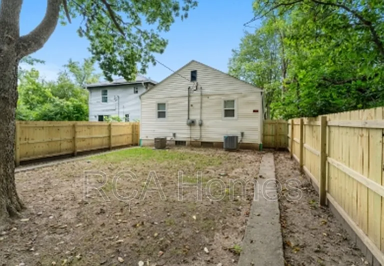 1445 W Congress Ave — Photo 10
