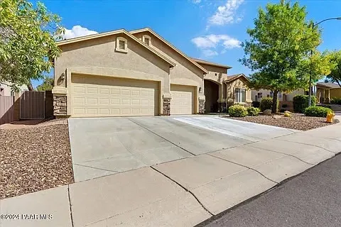 4 bed, 2599 sqft, $4,895 — Photo 2