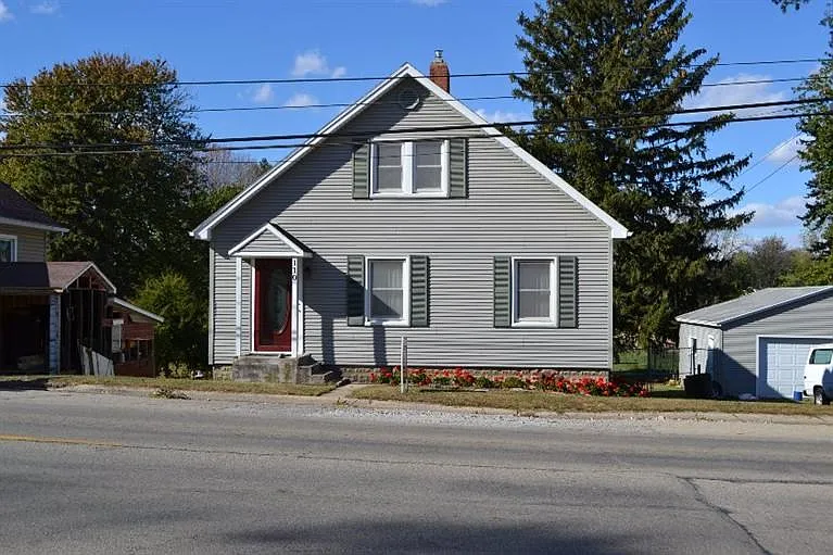 110 E Columbus Rd photo 1