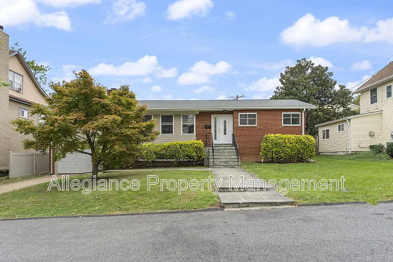 4 bed, 2.0 bath, 1566 sqft, $4,295 — Photo 1