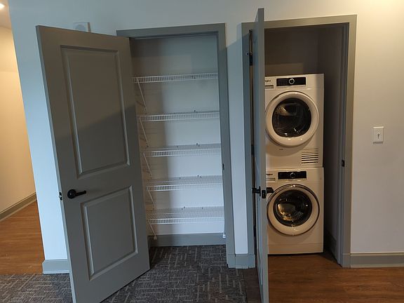 5th image of 811 Emerald Ave NE #311