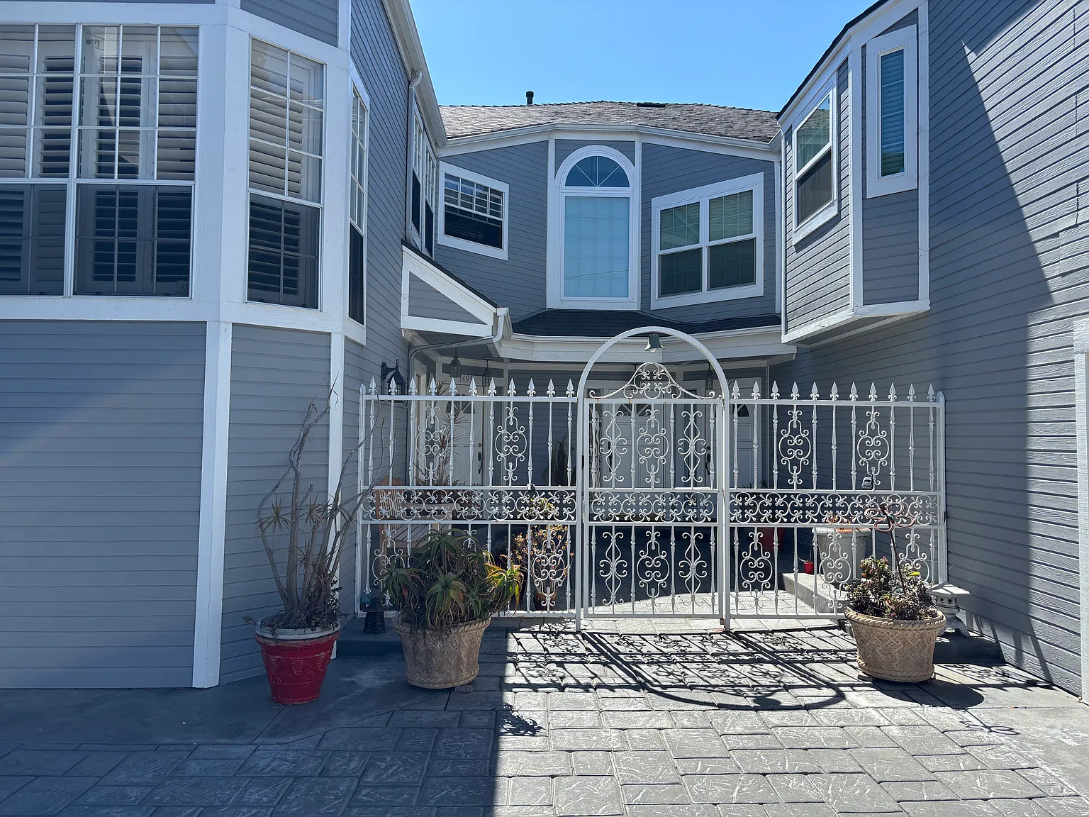 2 bed, 1825 sqft, $4,500 — Photo 2