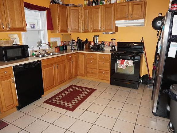 3rd image of 63 John St