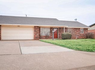 105 Mitchell Dr, Elk City, OK 73644