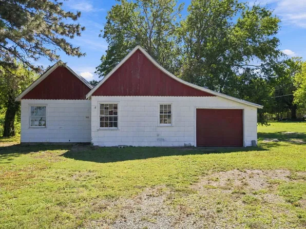 506 W 11th St, Wellington, KS 67152