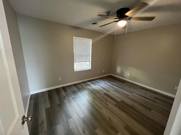 300 Stewart Ln #22 — Photo 8