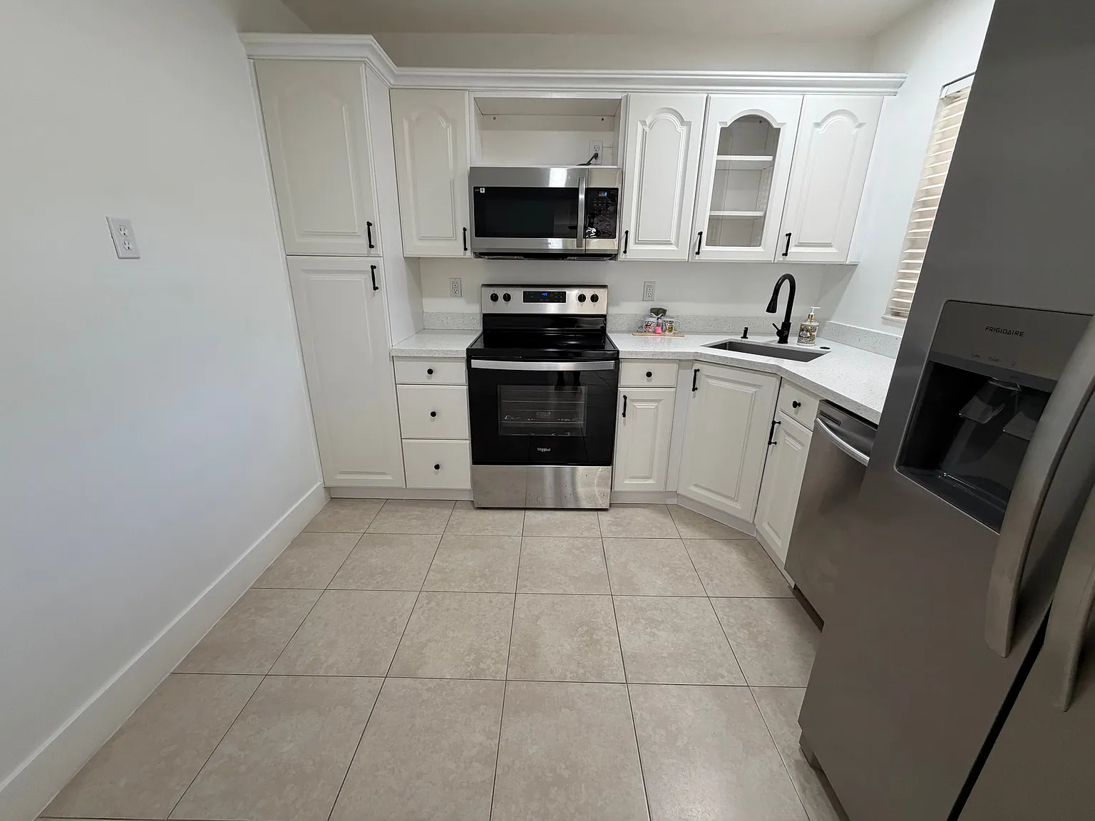 2 bed, 982 sqft, $2,400 — Photo 4