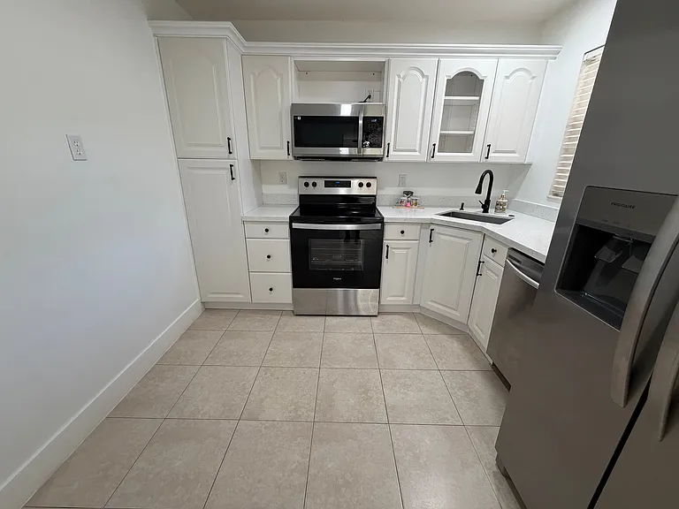 3683 Cocoplum Cir #3683 — Photo 4