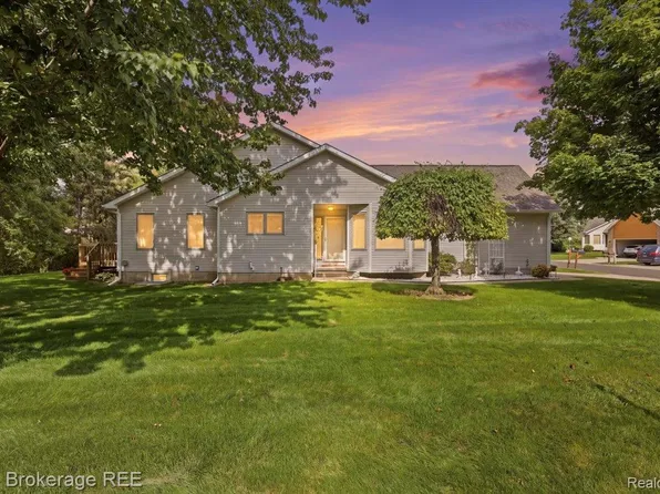 9360 Isabella Ln, Davison, MI 48423