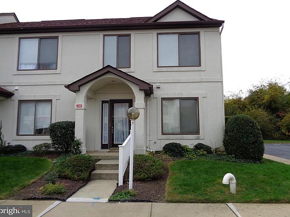 2nd image of 54H Queen Caroline Ct #54-H