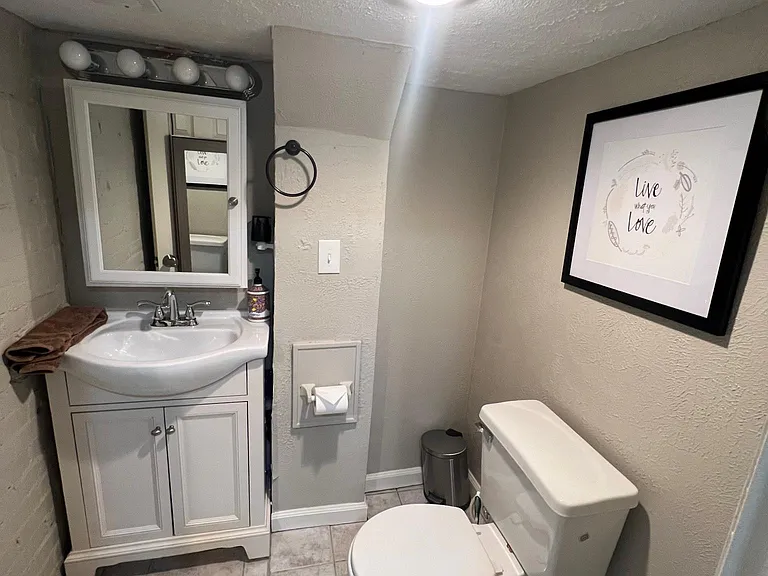 1/2 Bathroom