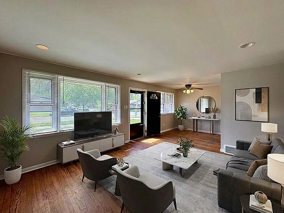 3rd image of 14401 Kolin Ave