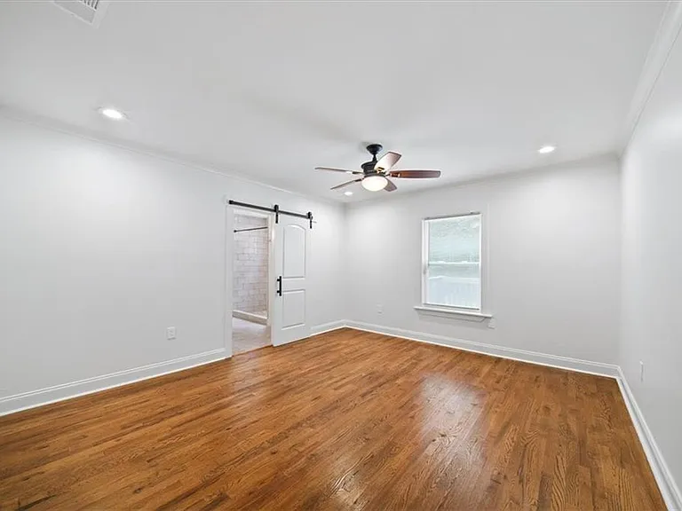 1060 Regent St SW — Photo 17