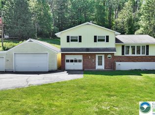 2346 Polk Valley Rd, Hellertown, PA 18055