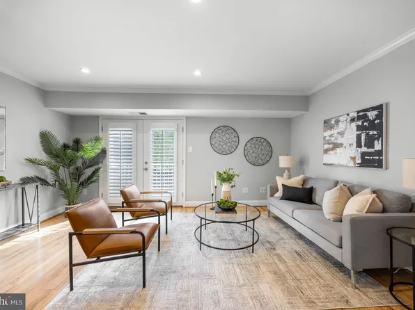 6145 Strasburg Dr, Centreville, VA 20121