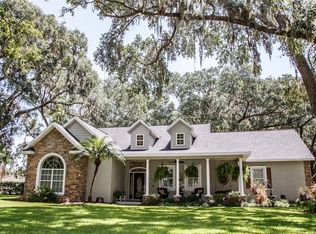 2906 Country Breeze Dr, Plant City, FL 33567