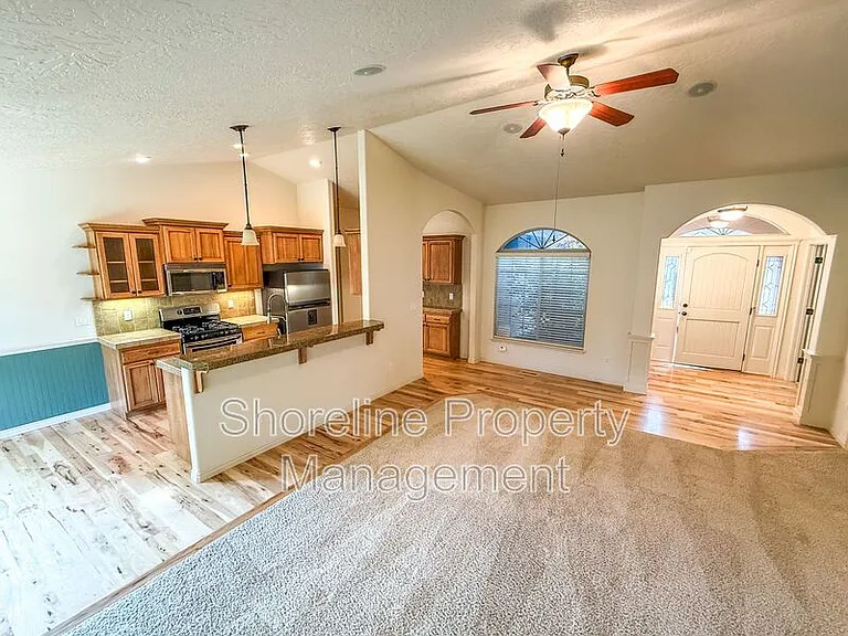 2328 E Satterfield St — Photo 5
