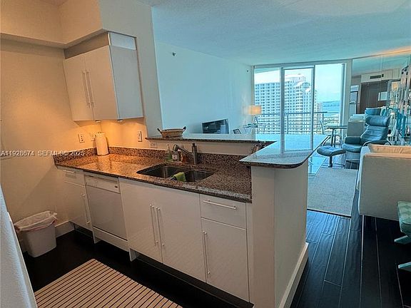 4th image of 335 Biscayne Blvd APT 2403
