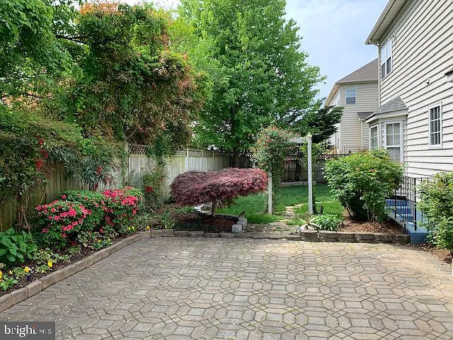 8219 Electric Ave — Photo 4
