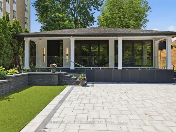 160 Allan St, Oakville, ON L6J 3N7