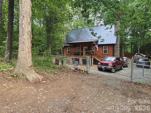 3rd image of 111 Little John Ln
