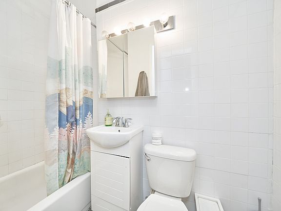 5th image of 331 W 43rd St APT 2C