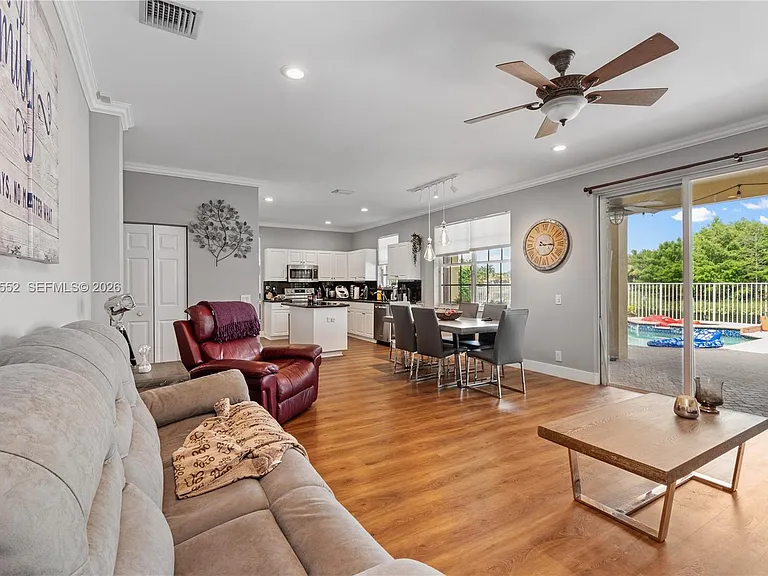1095 Chenille Cir — Photo 11