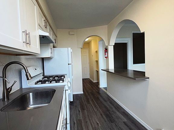 3rd image of 92-01 Jamaica Ave #2