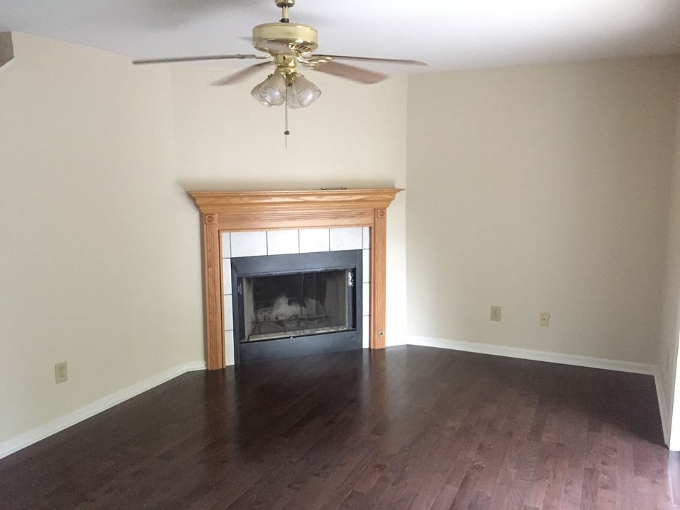 Living Room with fireplace