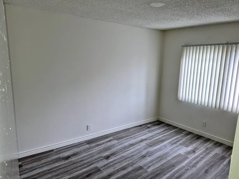 5545 Lindley Ave #10 — Photo 7