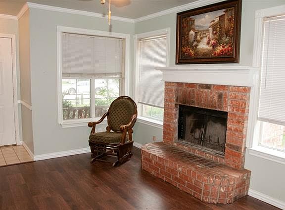 4th image of 2342 Brookview Dr
