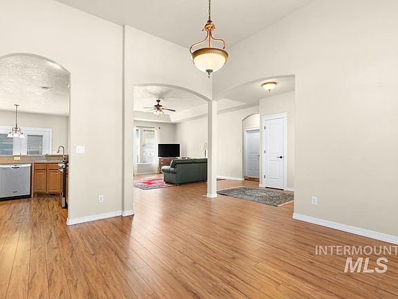 5th image of 2580 NE 16th Ave