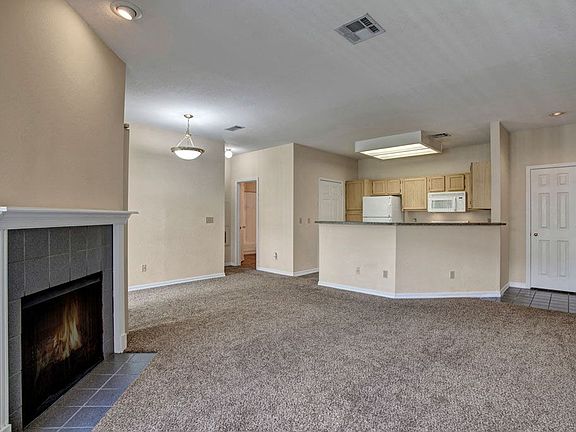 Lincoln Villas on Memorial Living Room