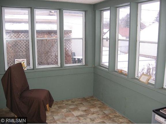 4th image of 1080 Woodbridge St
