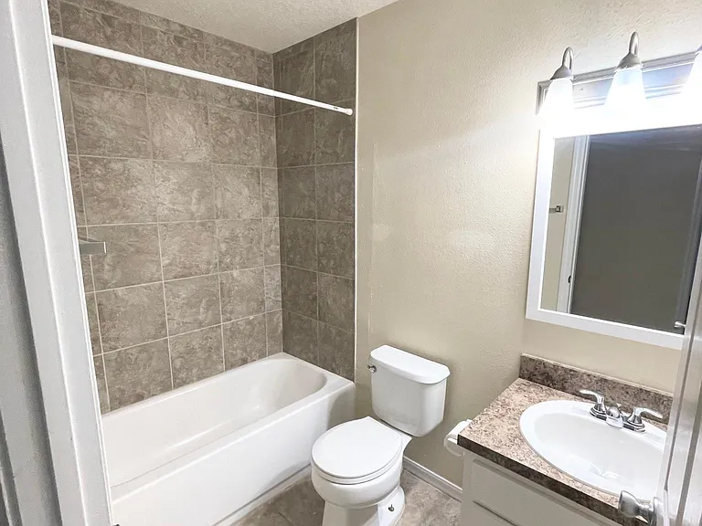 2403 W Platt St #B — Photo 14