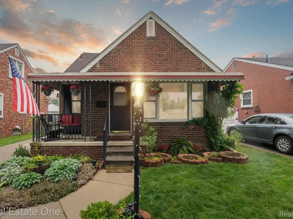 3753 Hipp St, Dearborn, MI 48124
