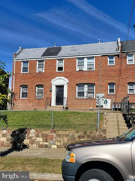 216 Orange St SE photo 1
