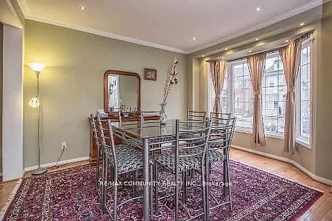 11 Horsetail St #MAIN FLOOR — Photo 2