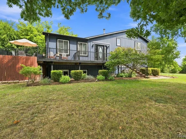 2048 Grace Ave, Rochester Hills, MI 48309