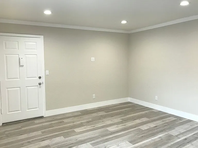 13049 Oxnard St #17 — Photo 10