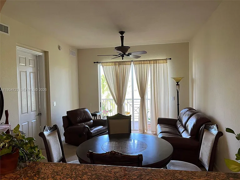 3500 Oaks Clubhouse Dr #308 — Photo 5