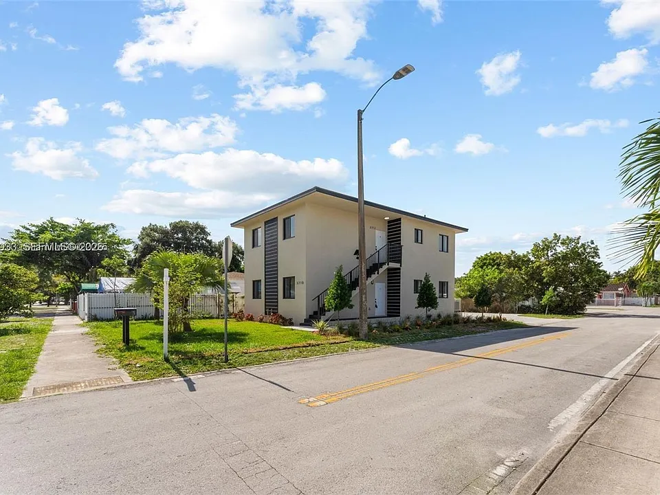 3710 NW 13th Pl