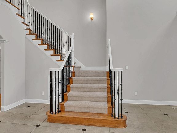 2nd image of 18971 Wentworth Dr